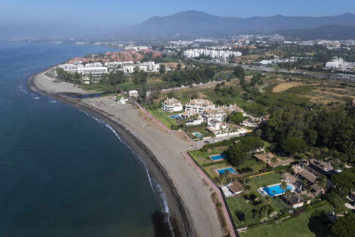 Se vende Villa - Chalet de 5 dormitorios en Costa Del Sol, Málaga, España