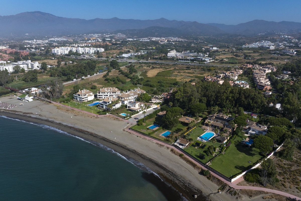 Se vende Villa - Chalet de 5 dormitorios en Costa Del Sol, Málaga, España