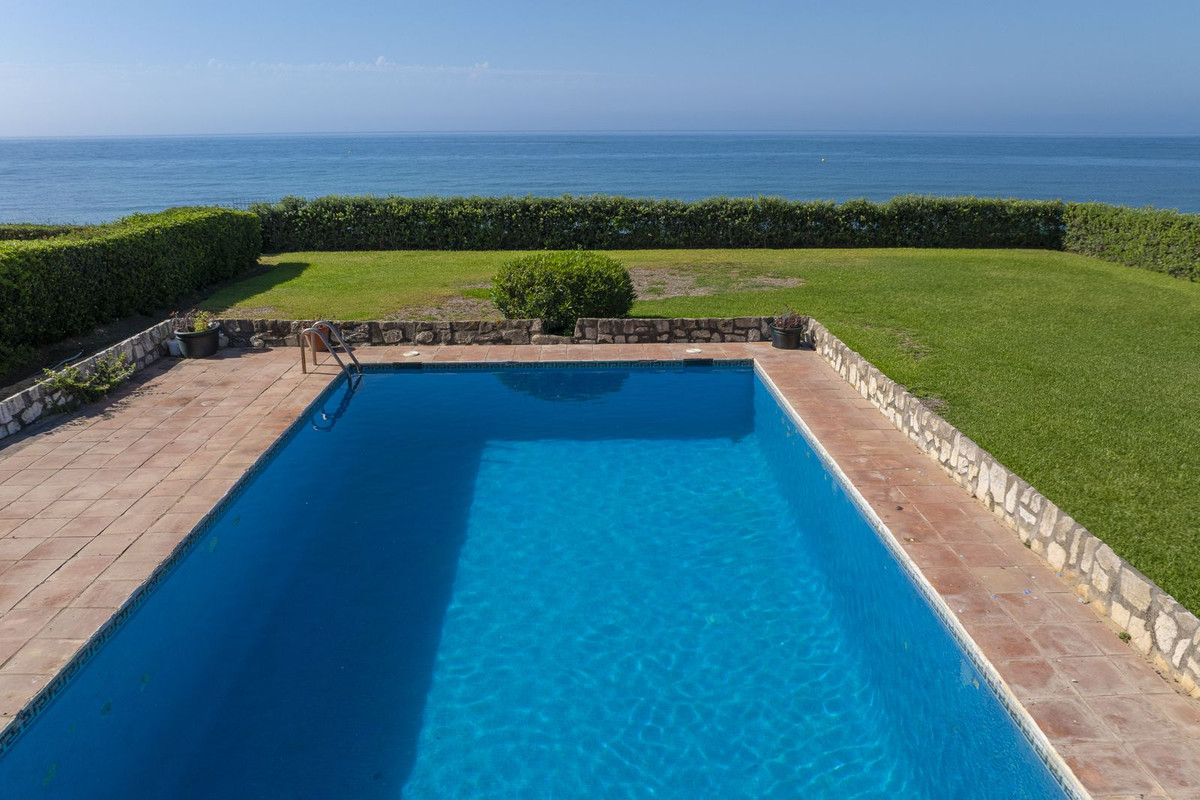 Se vende Villa - Chalet de 5 dormitorios en Costa Del Sol, Málaga, España