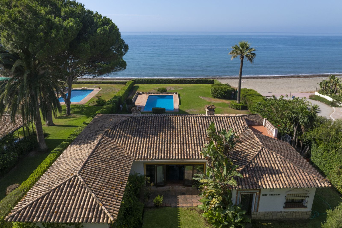 Se vende Villa - Chalet de 5 dormitorios en Costa Del Sol, Málaga, España