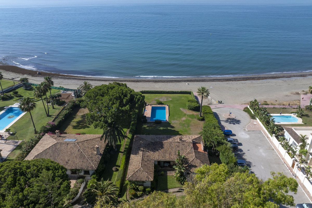 Se vende Villa - Chalet de 5 dormitorios en Costa Del Sol, Málaga, España