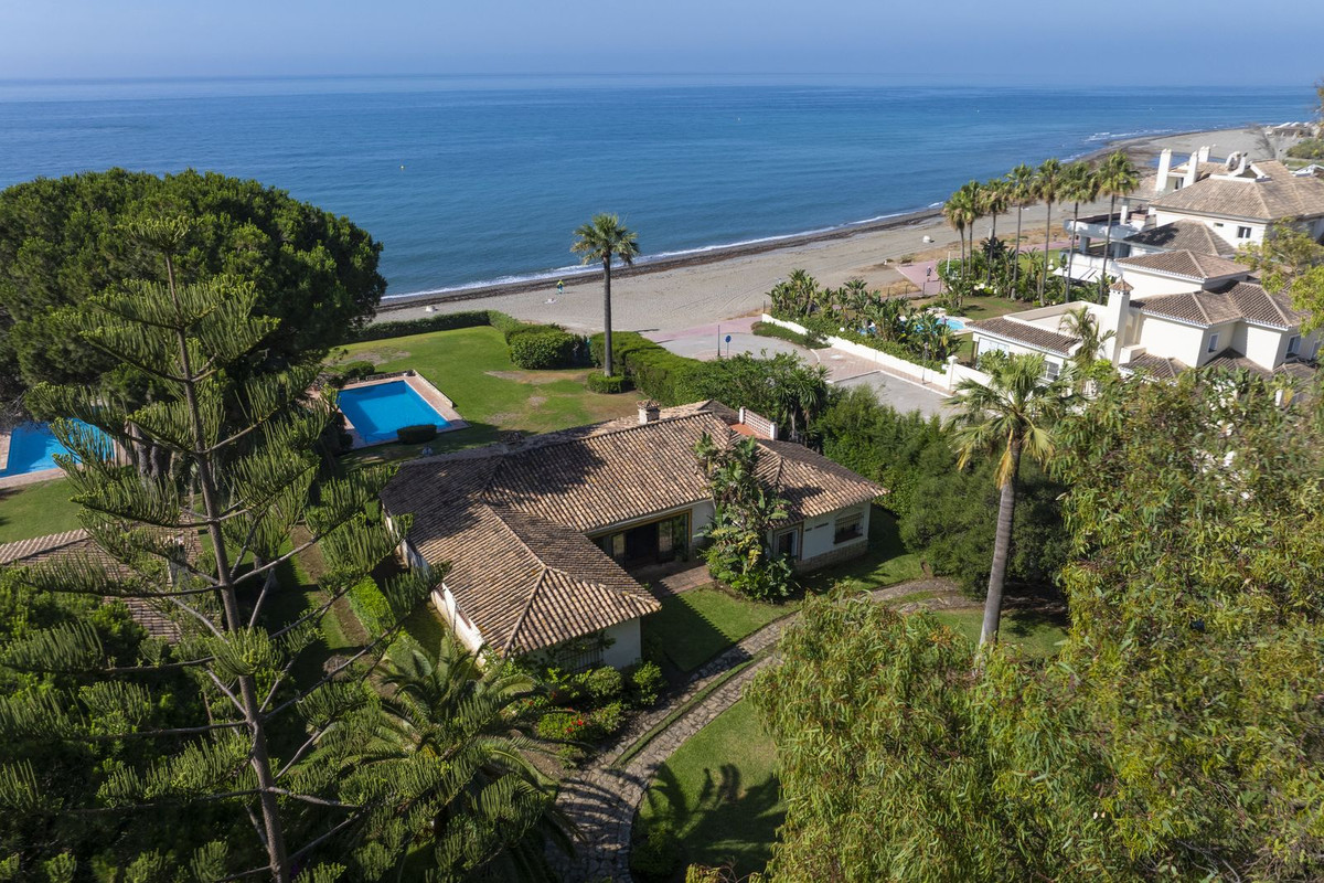 Se vende Villa - Chalet de 5 dormitorios en Costa Del Sol, Málaga, España