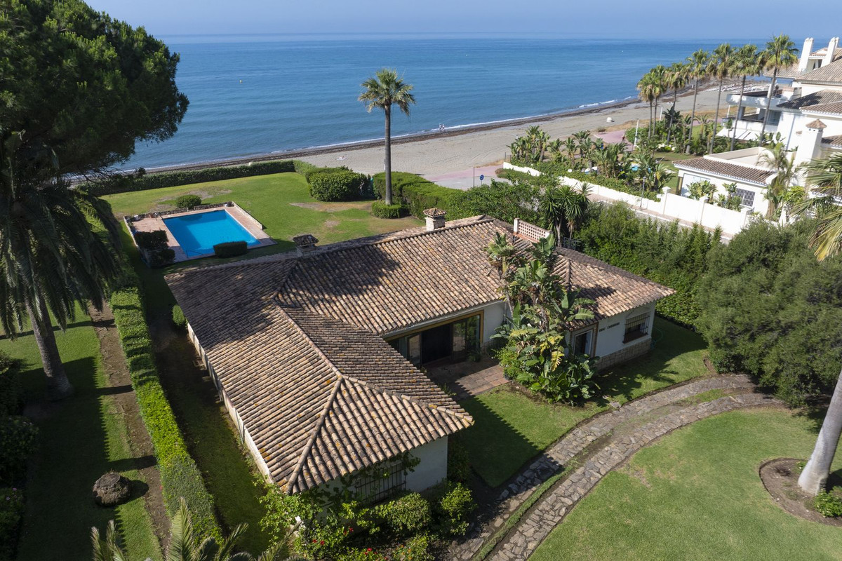 Se vende Villa - Chalet de 5 dormitorios en Costa Del Sol, Málaga, España