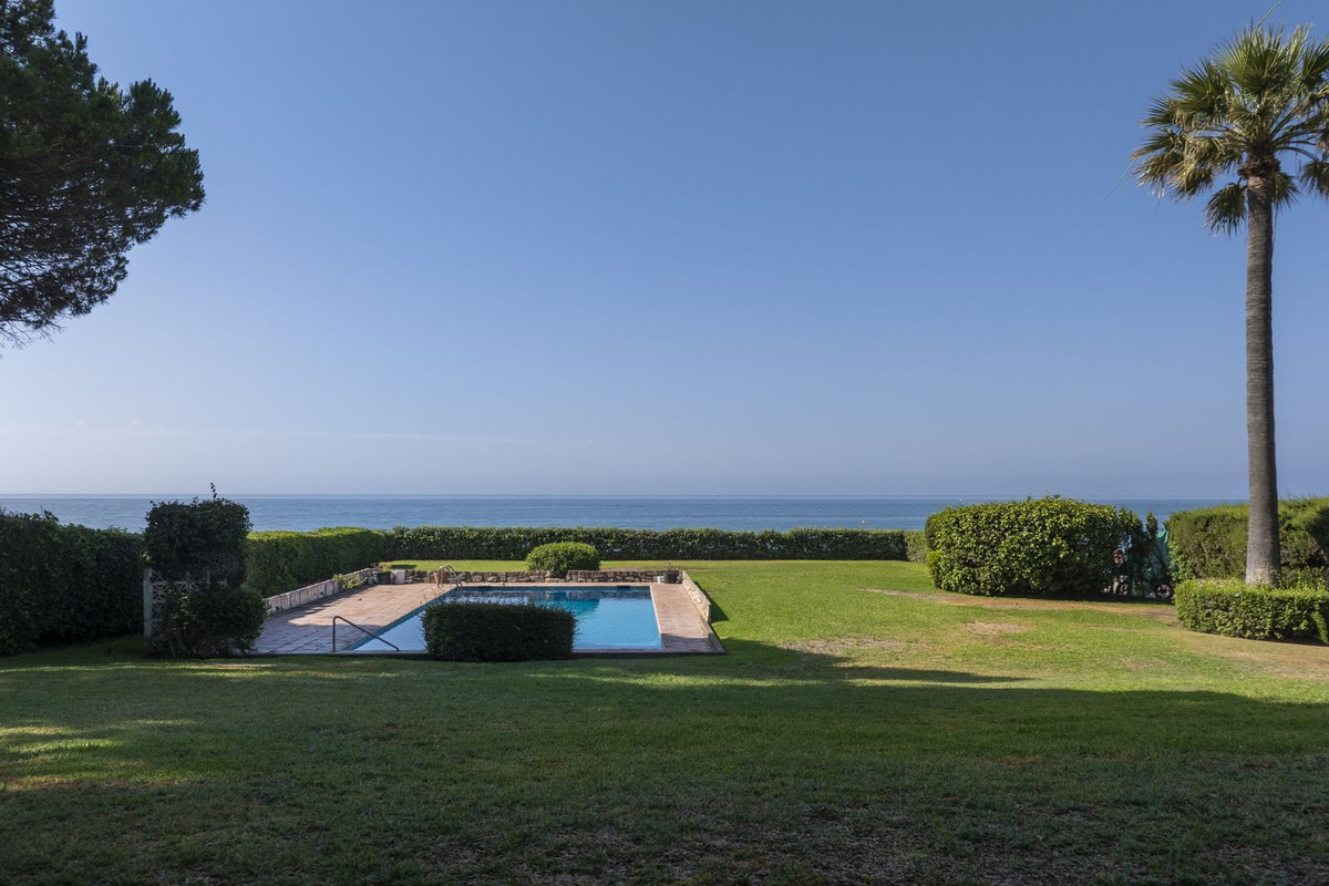 Se vende Villa - Chalet de 5 dormitorios en Costa Del Sol, Málaga, España