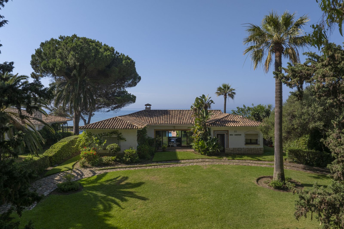 Se vende Villa - Chalet de 5 dormitorios en Costa Del Sol, Málaga, España