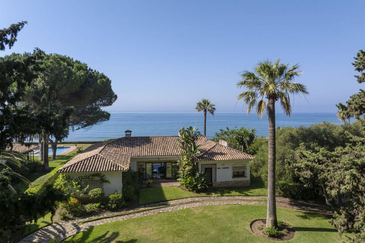 Se vende Villa - Chalet de 5 dormitorios en Costa Del Sol, Málaga, España