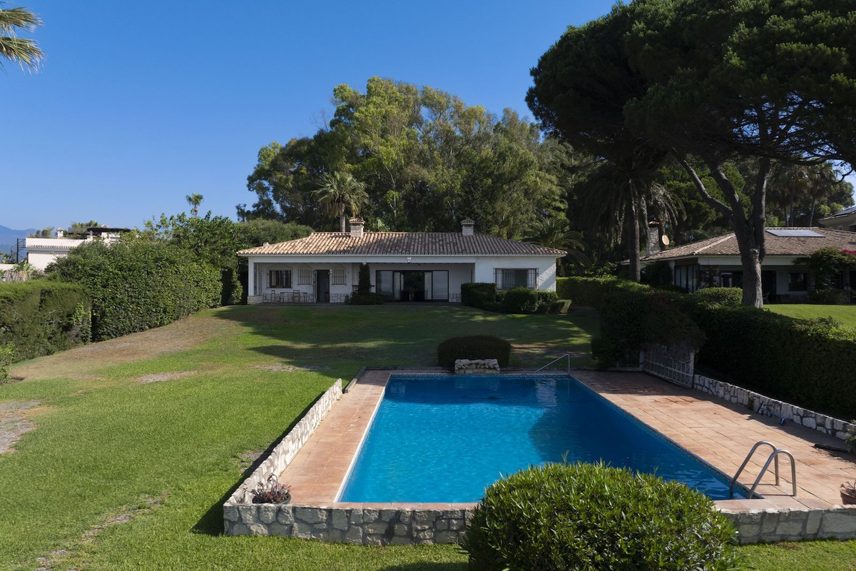 Se vende Villa - Chalet de 5 dormitorios en Costa Del Sol, Málaga, España
