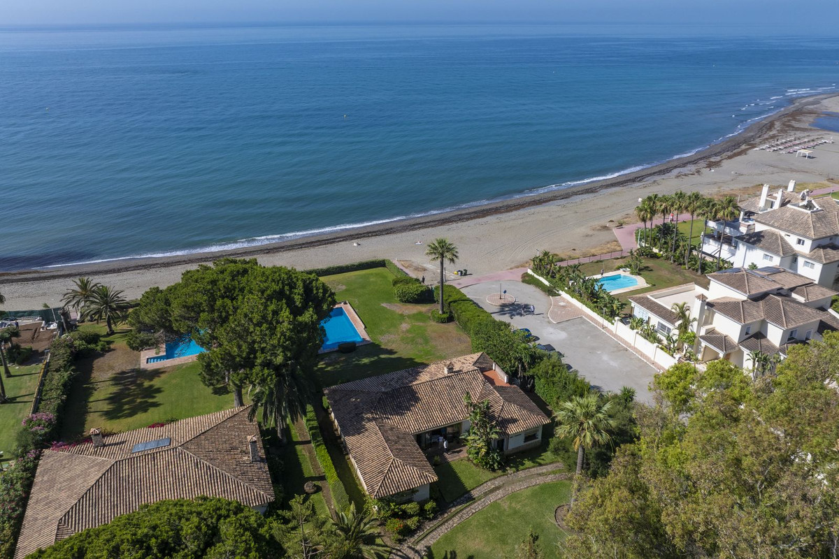 Se vende Villa - Chalet de 5 dormitorios en Costa Del Sol, Málaga, España