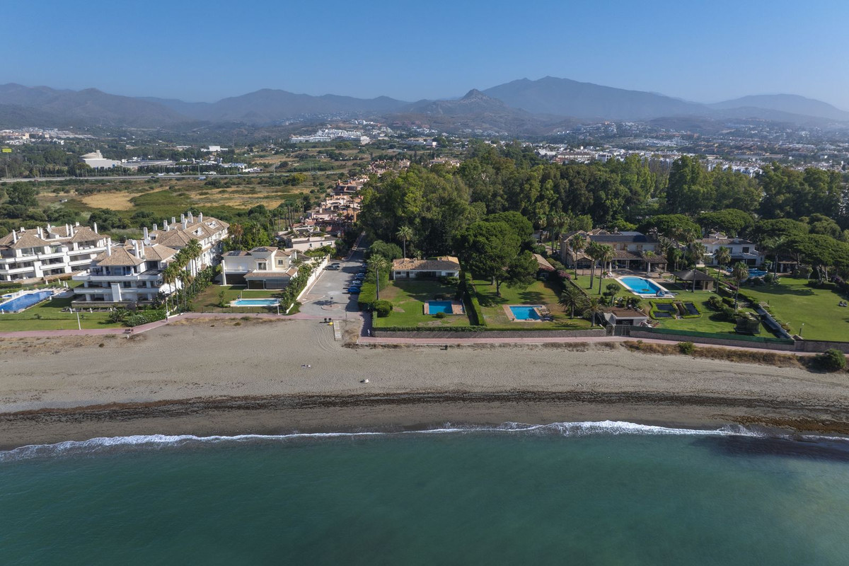 Se vende Villa - Chalet de 5 dormitorios en Costa Del Sol, Málaga, España