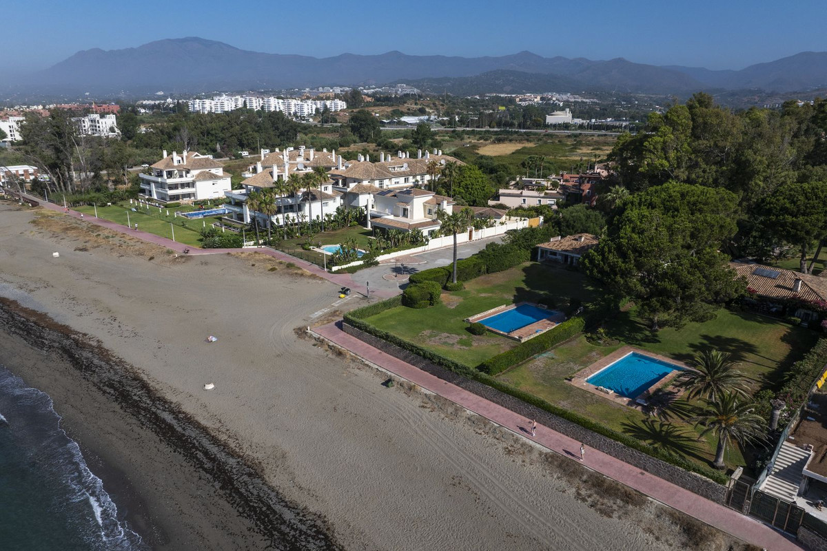 Se vende Villa - Chalet de 5 dormitorios en Costa Del Sol, Málaga, España
