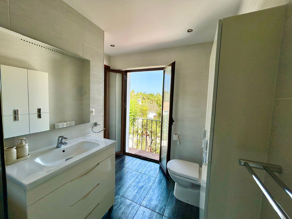 2 Bed Townhouse for sale in Nueva Andalucía Costa Del Sol, Málaga, Spain