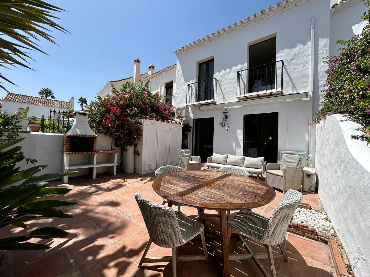 2 Bed Townhouse for sale in Nueva Andalucía Costa Del Sol, Málaga, Spain