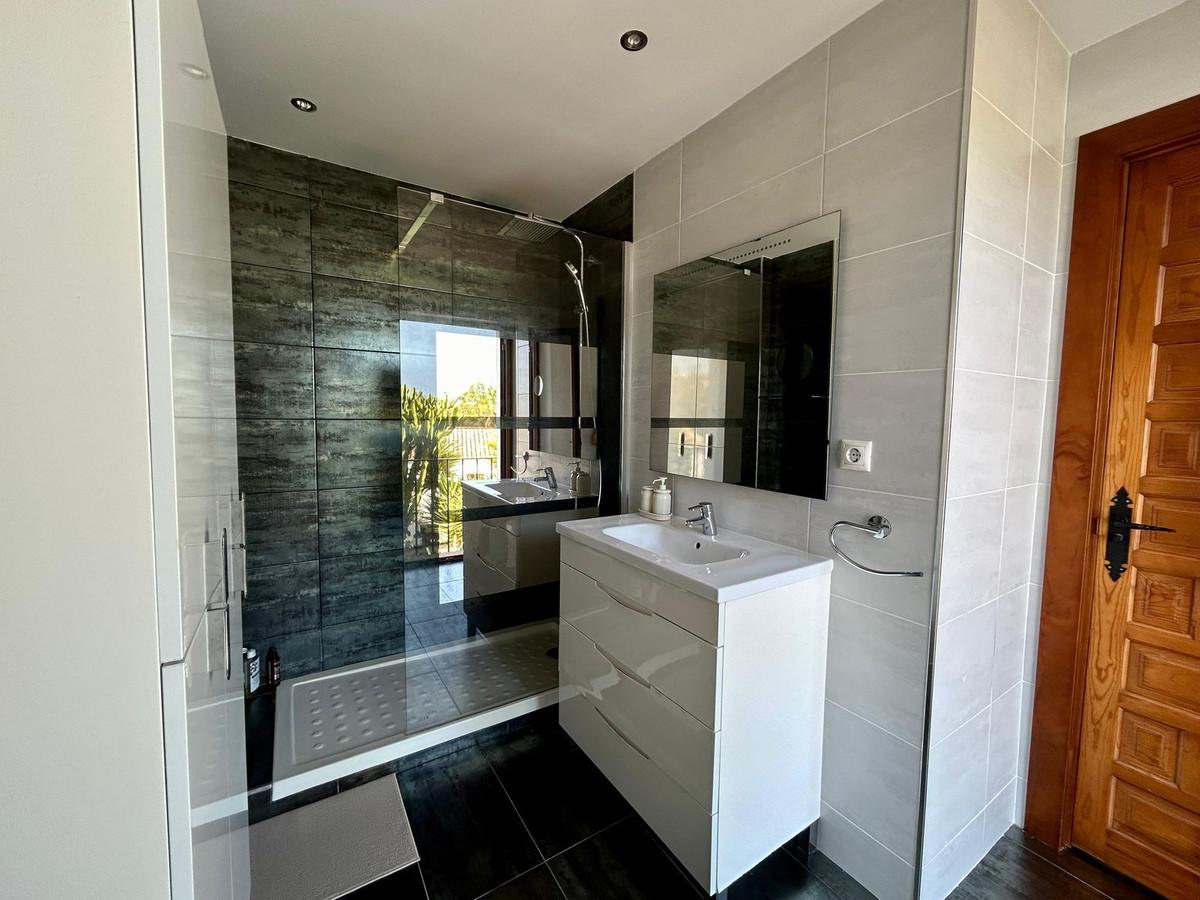 2 Bed Townhouse for sale in Nueva Andalucía Costa Del Sol, Málaga, Spain