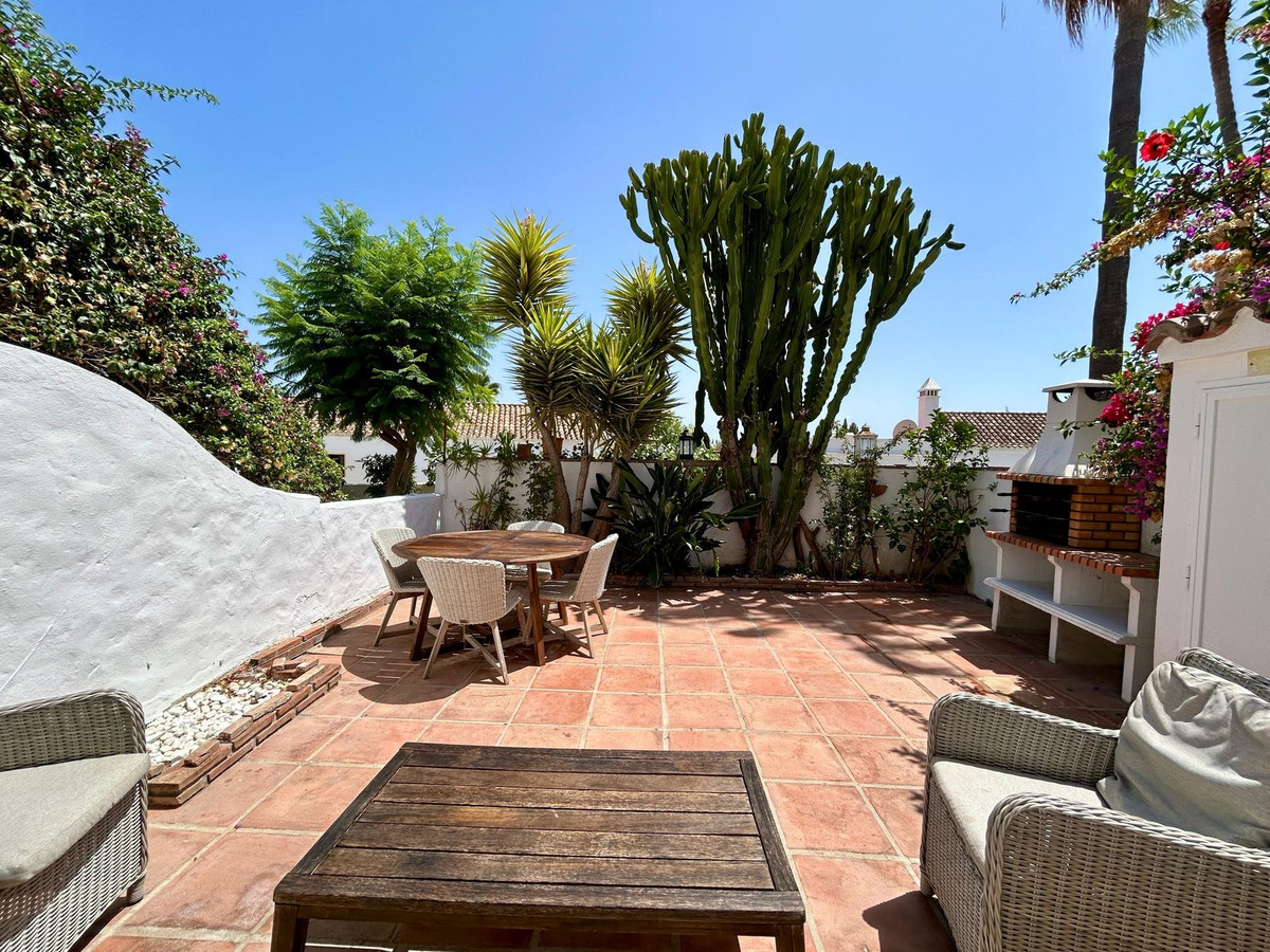2 Bed Townhouse for sale in Nueva Andalucía Costa Del Sol, Málaga, Spain