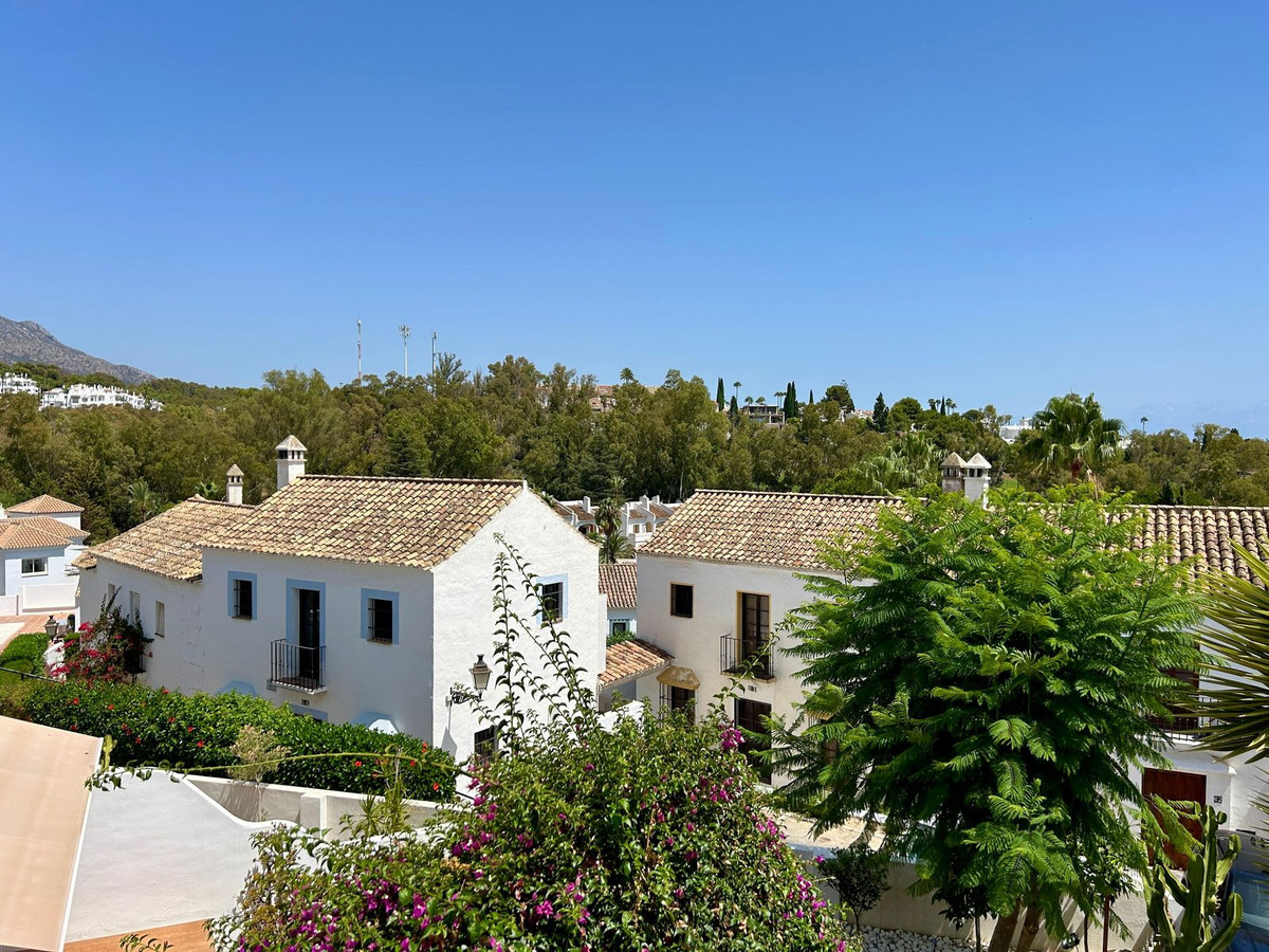 2 Bed Townhouse for sale in Nueva Andalucía Costa Del Sol, Málaga, Spain