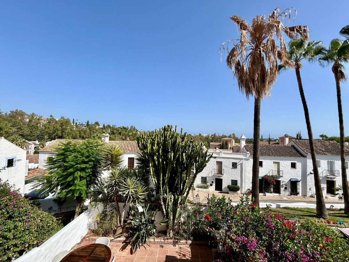 2 Bed Townhouse for sale in Nueva Andalucía Costa Del Sol, Málaga, Spain