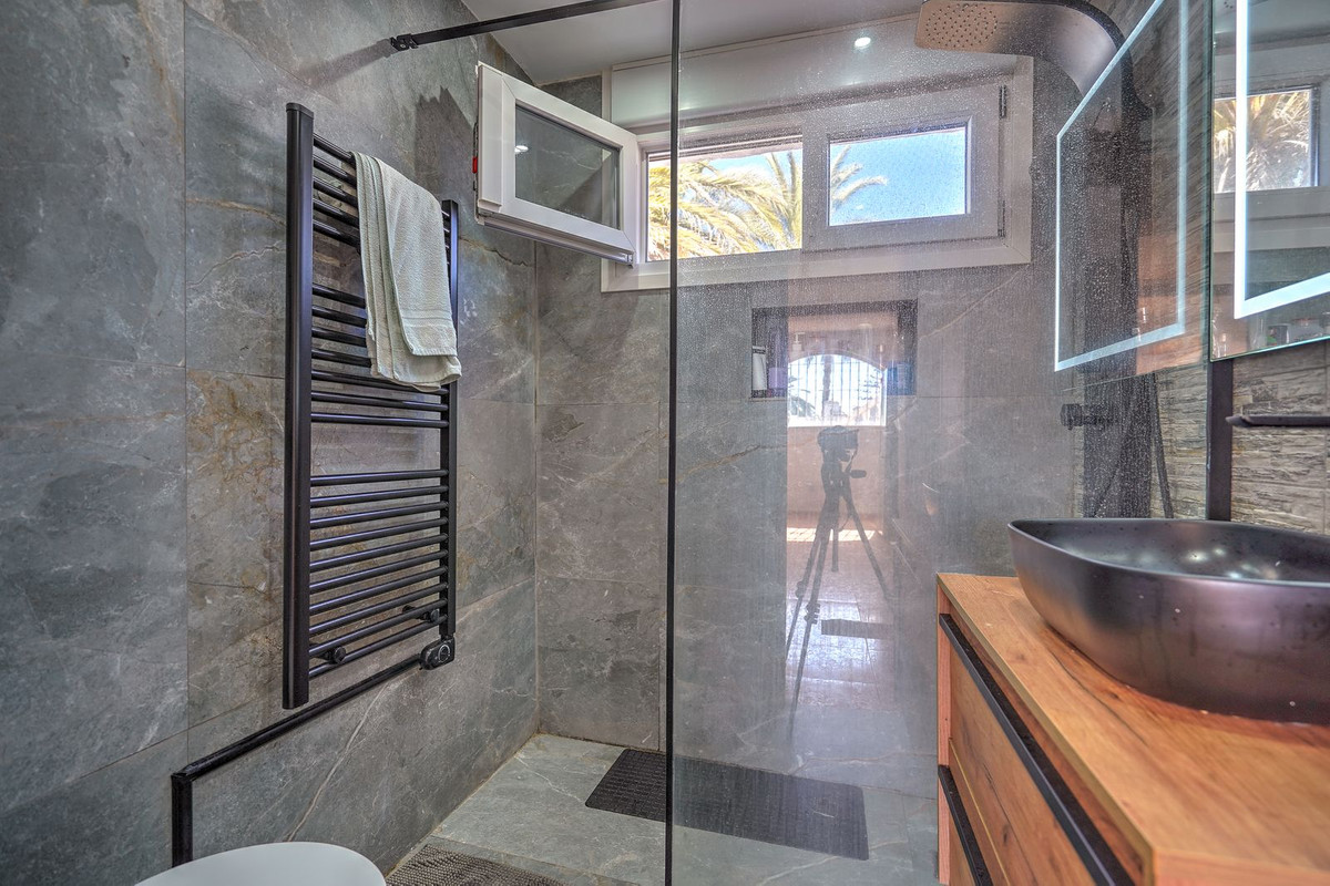 Se vende Villa - Chalet de 2 dormitorios en Costa Del Sol, Málaga, España