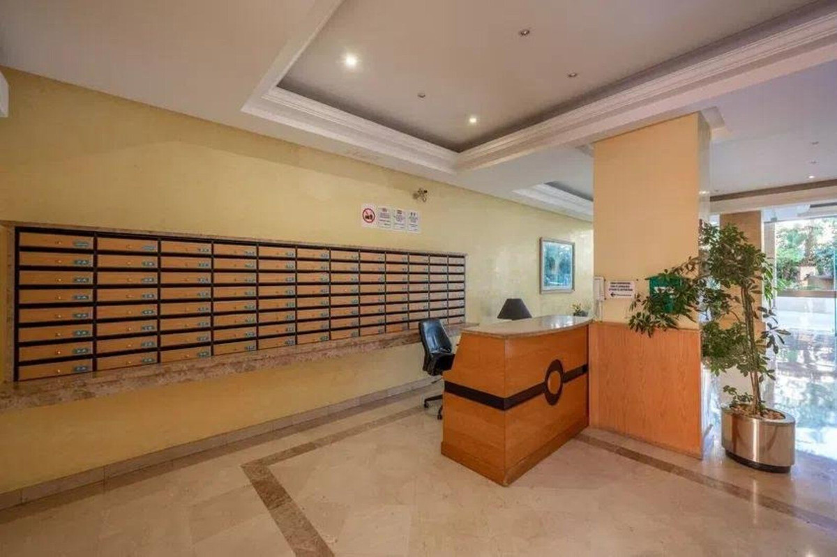 2 Bed Apartment for sale in Puerto Banús Costa Del Sol, Málaga, Spain