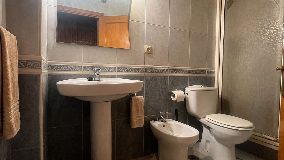Se vende Apartamento en Planta Última de 3 dormitorios en Costa Del Sol, Málaga, España