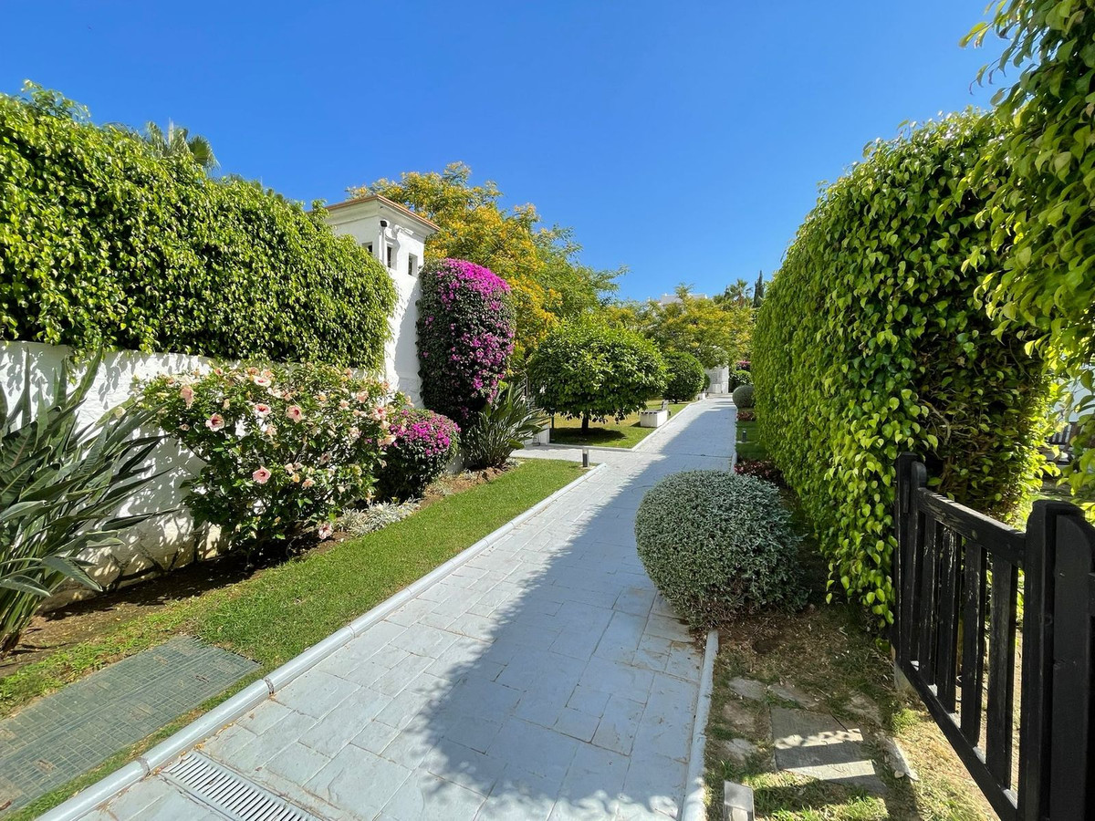 1 Bed Apartment for sale in Selwo Costa Del Sol, Málaga, Spain