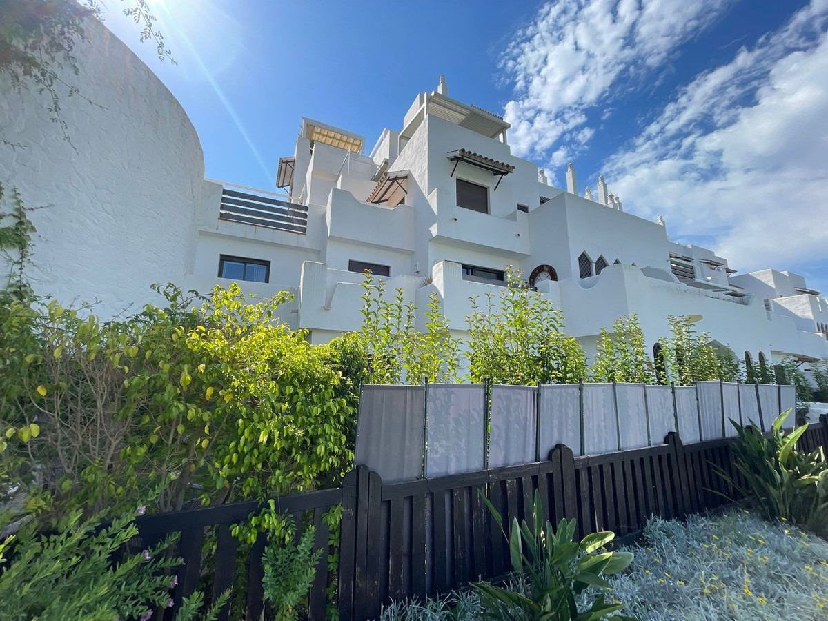 1 Bed Apartment for sale in Selwo Costa Del Sol, Málaga, Spain