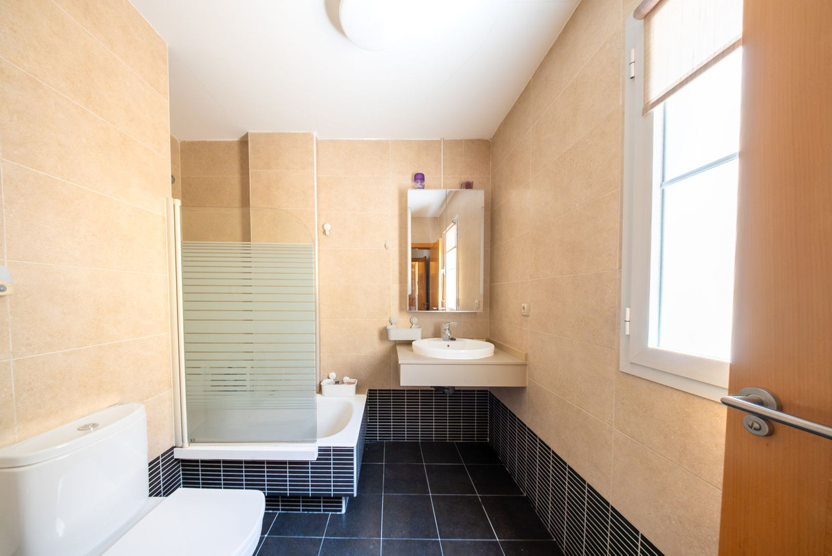 2 Bed Apartment for sale in Estepona Costa Del Sol, Málaga, Spain