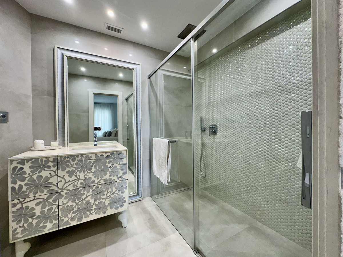 3 Bed Apartment for sale in Bajondillo Costa Del Sol, Málaga, Spain