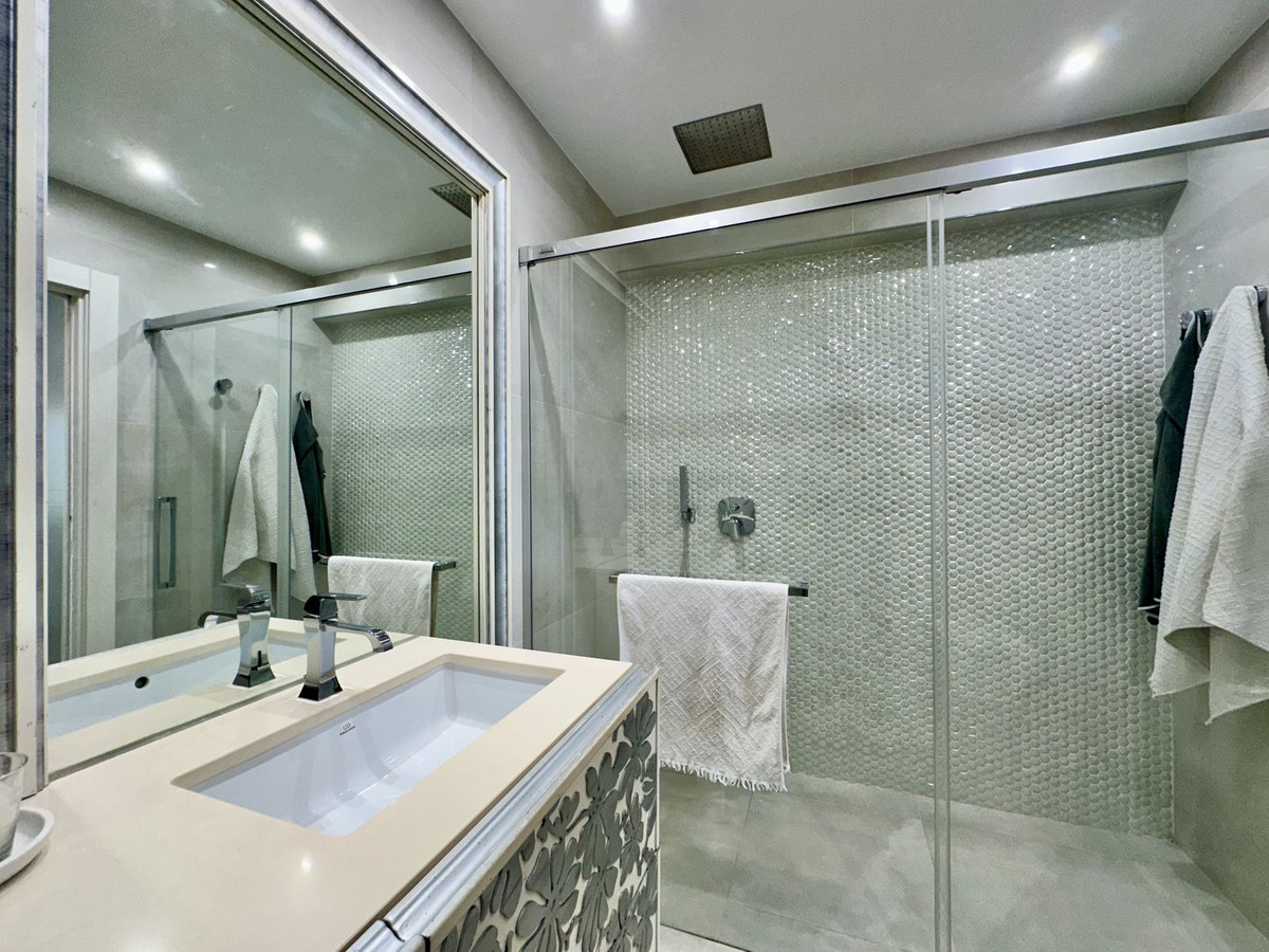 3 Bed Apartment for sale in Bajondillo Costa Del Sol, Málaga, Spain