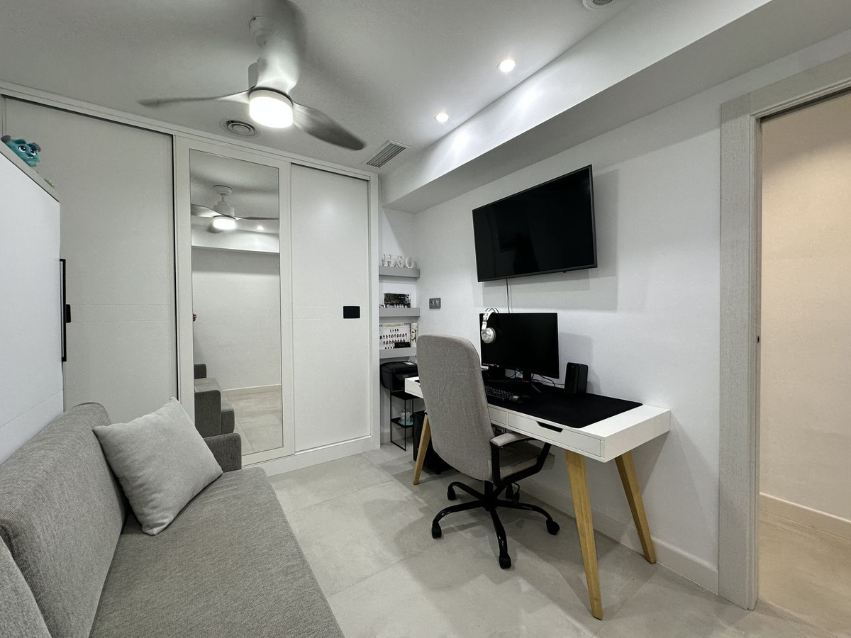 3 Bed Apartment for sale in Bajondillo Costa Del Sol, Málaga, Spain