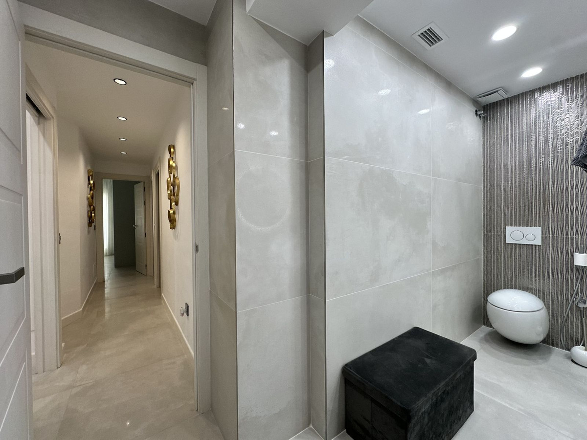 3 Bed Apartment for sale in Bajondillo Costa Del Sol, Málaga, Spain
