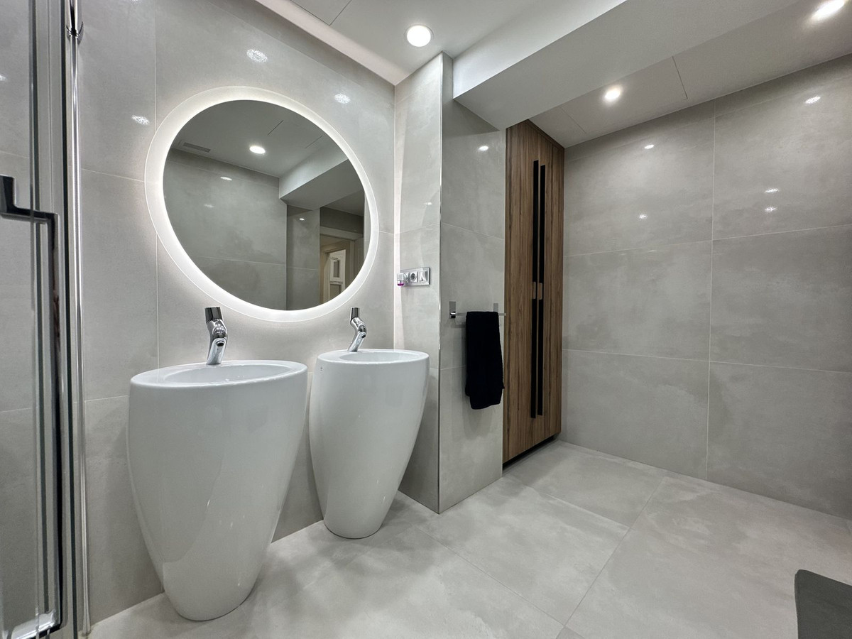 3 Bed Apartment for sale in Bajondillo Costa Del Sol, Málaga, Spain