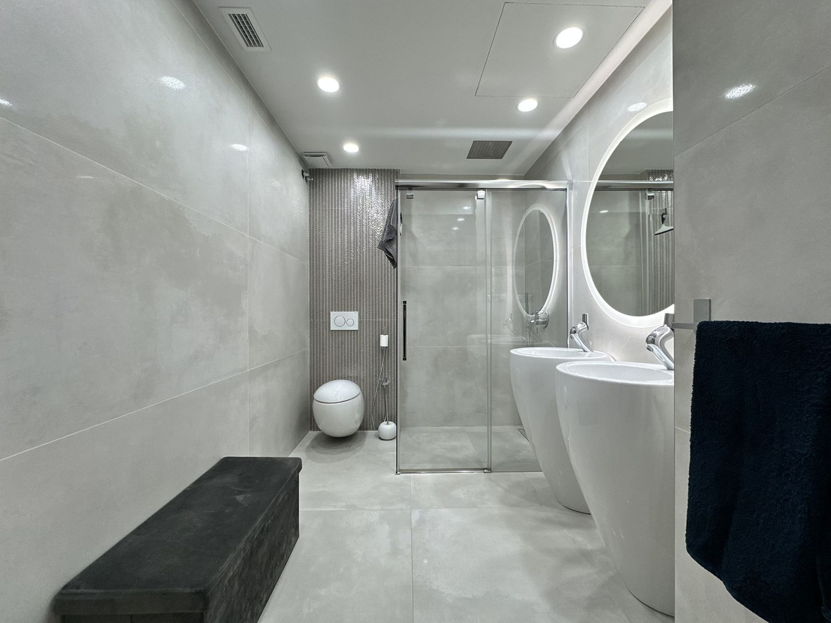 3 Bed Apartment for sale in Bajondillo Costa Del Sol, Málaga, Spain