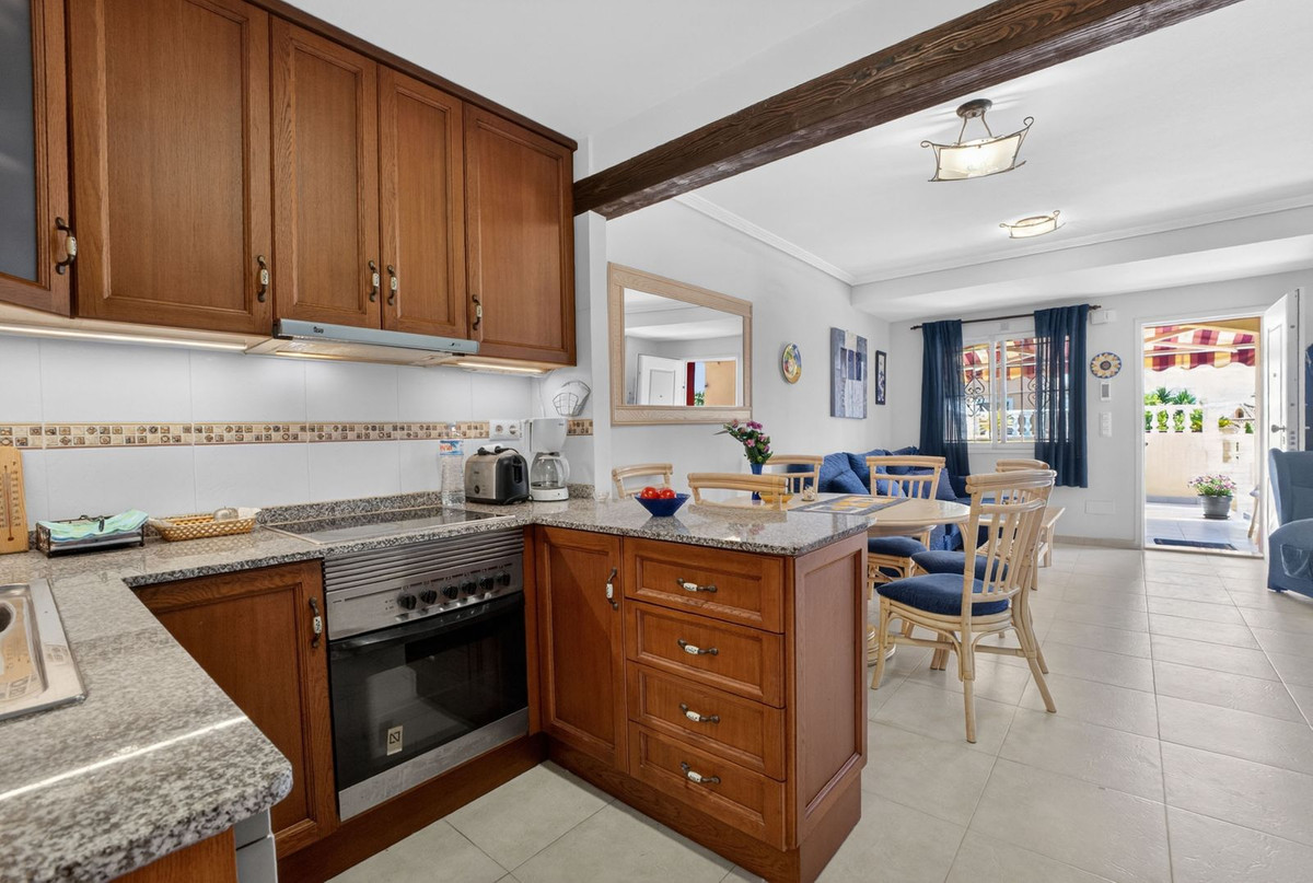4 Bed Townhouse for sale in Aguas Nuevas Costa Blanca, Alicante, Spain