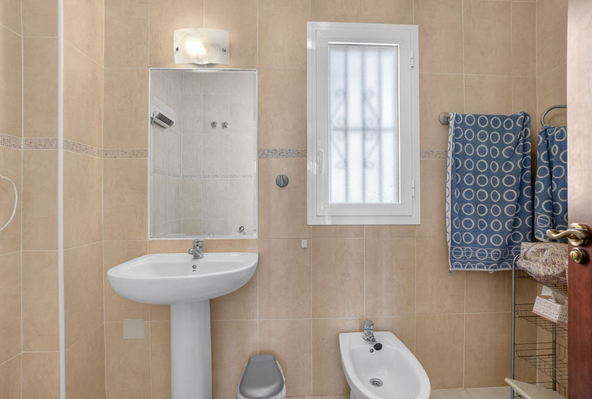 4 Bed Townhouse for sale in Aguas Nuevas Costa Blanca, Alicante, Spain