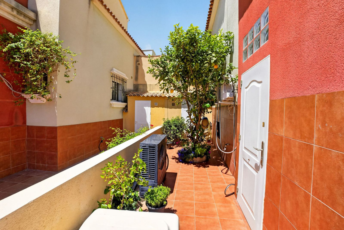 4 Bed Townhouse for sale in Aguas Nuevas Costa Blanca, Alicante, Spain