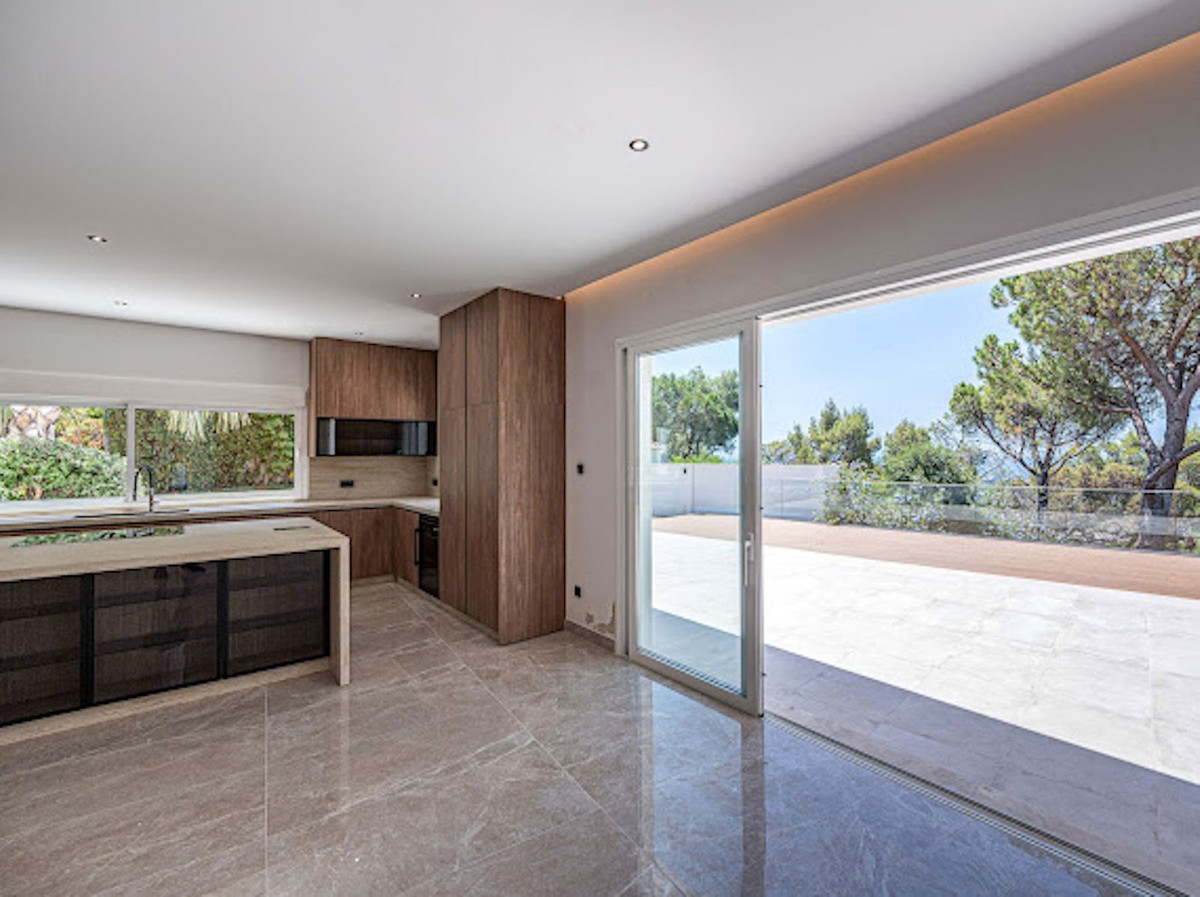 5 Bed Townhouse for sale in El Madroñal Costa Del Sol, Málaga, Spain
