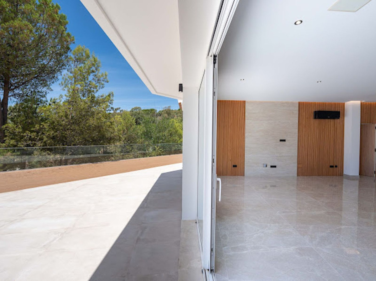 5 Bed Townhouse for sale in El Madroñal Costa Del Sol, Málaga, Spain