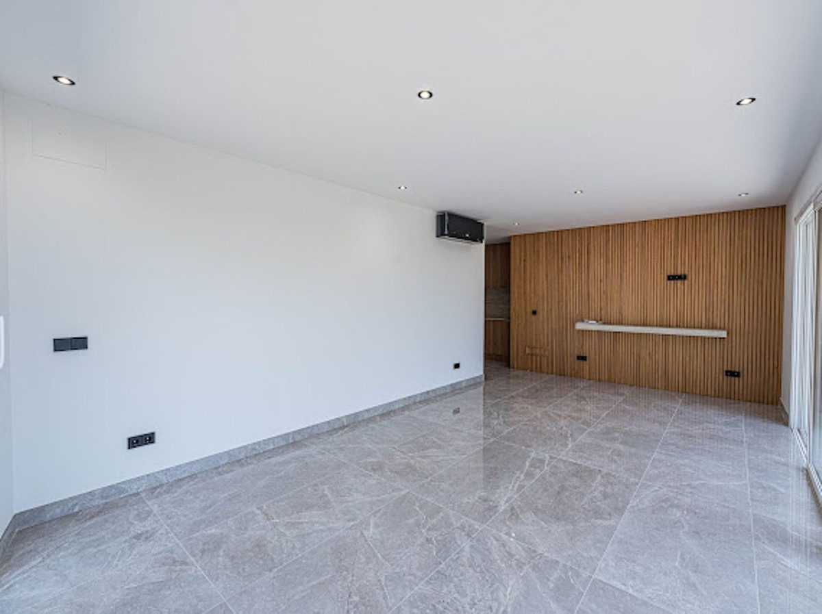 5 Bed Townhouse for sale in El Madroñal Costa Del Sol, Málaga, Spain