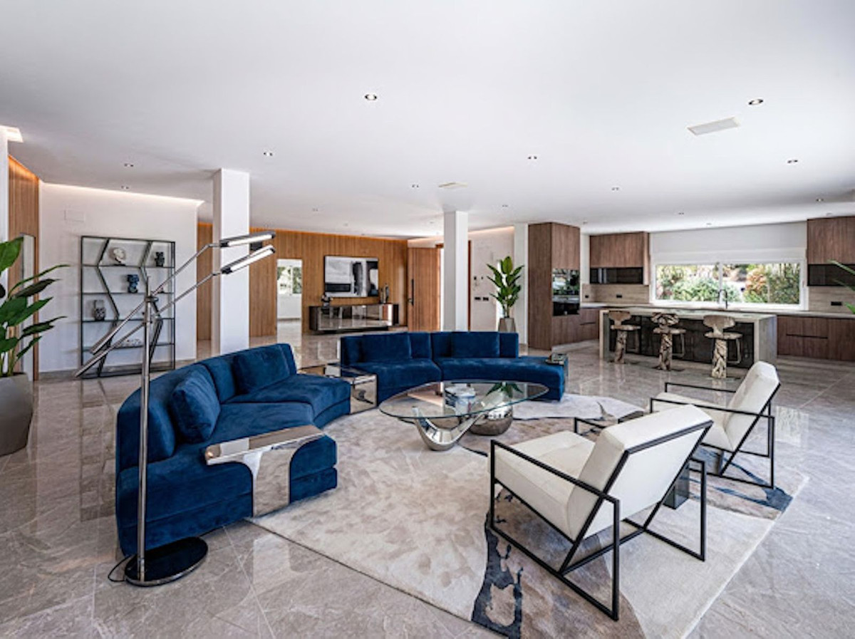 5 Bed Townhouse for sale in El Madroñal Costa Del Sol, Málaga, Spain