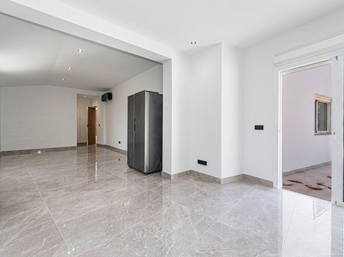 5 Bed Townhouse for sale in El Madroñal Costa Del Sol, Málaga, Spain