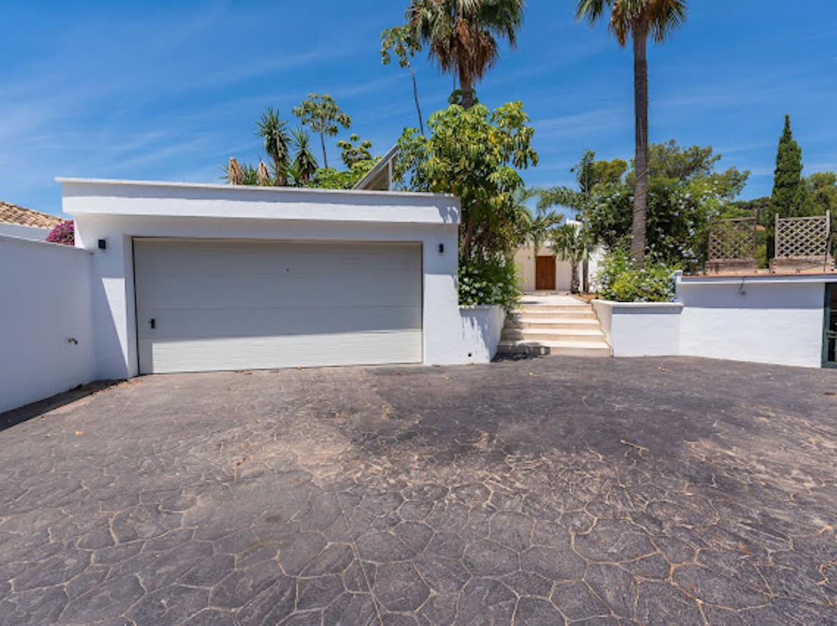 5 Bed Townhouse for sale in El Madroñal Costa Del Sol, Málaga, Spain