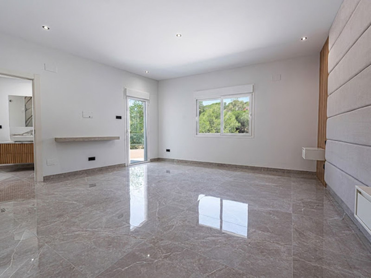 5 Bed Townhouse for sale in El Madroñal Costa Del Sol, Málaga, Spain