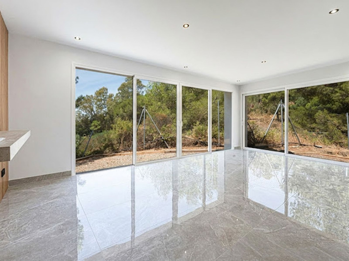 5 Bed Townhouse for sale in El Madroñal Costa Del Sol, Málaga, Spain