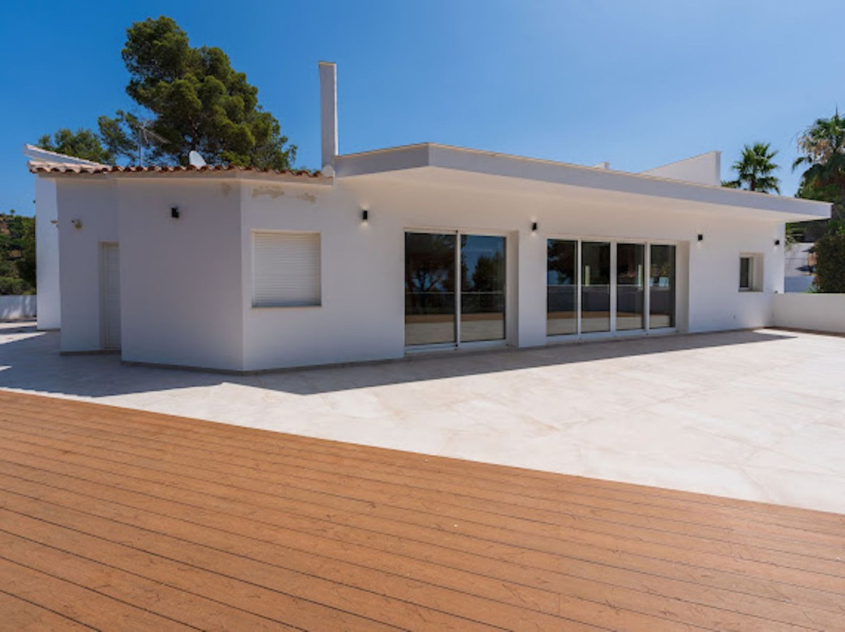 5 Bed Townhouse for sale in El Madroñal Costa Del Sol, Málaga, Spain