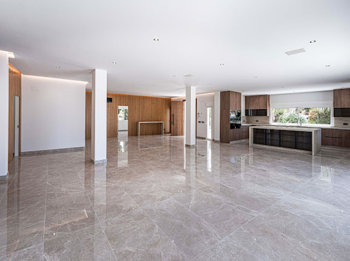 5 Bed Townhouse for sale in El Madroñal Costa Del Sol, Málaga, Spain