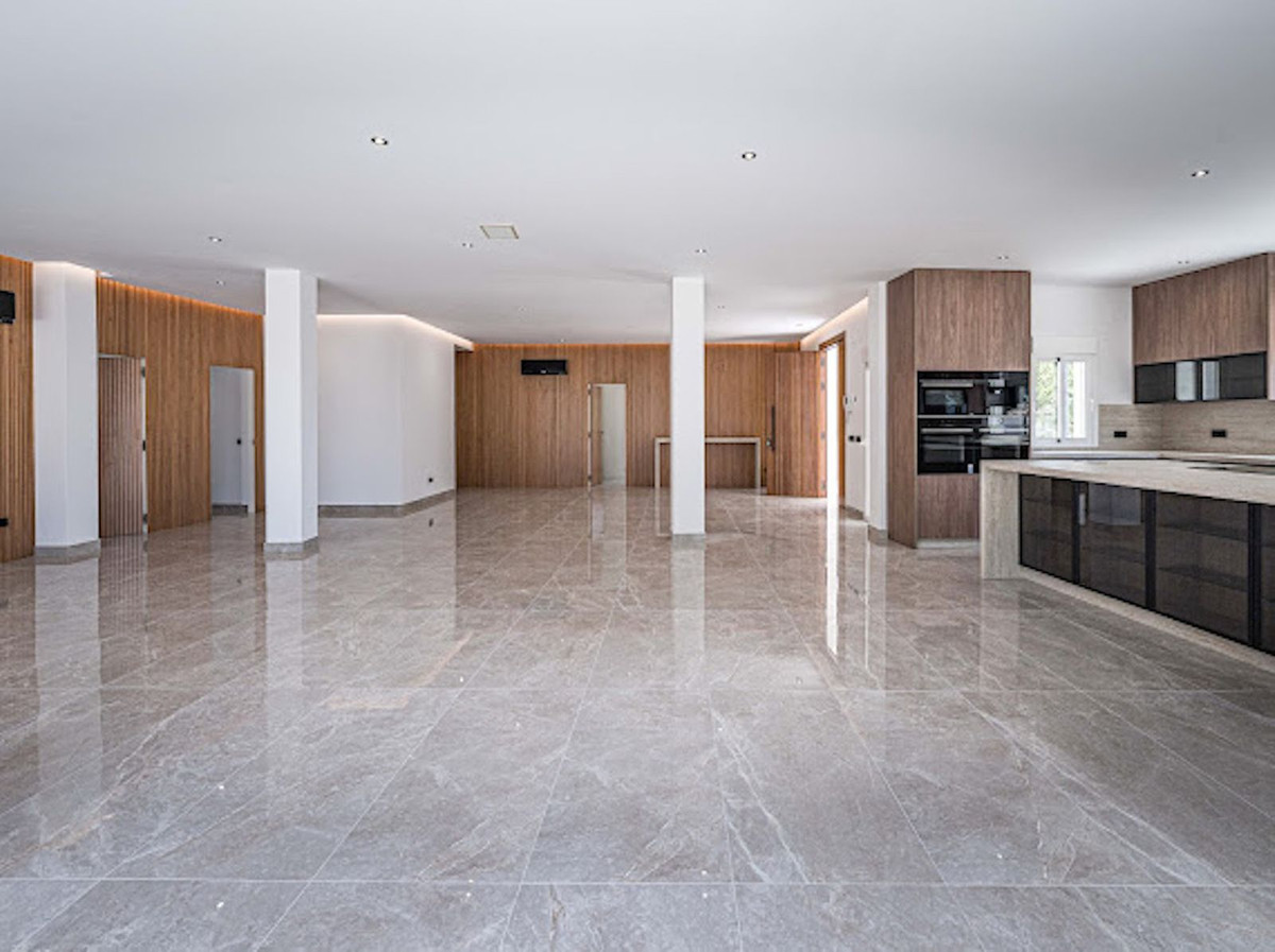5 Bed Townhouse for sale in El Madroñal Costa Del Sol, Málaga, Spain