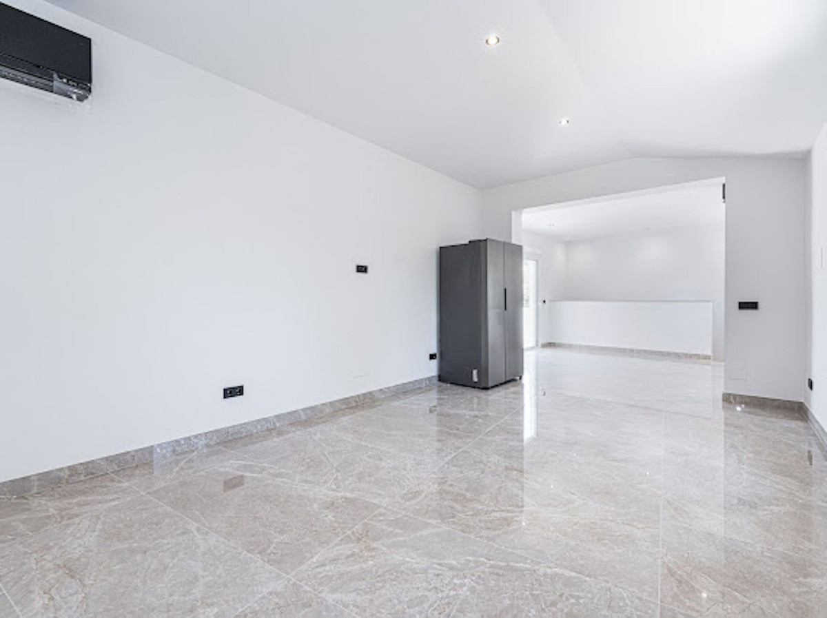 5 Bed Townhouse for sale in El Madroñal Costa Del Sol, Málaga, Spain