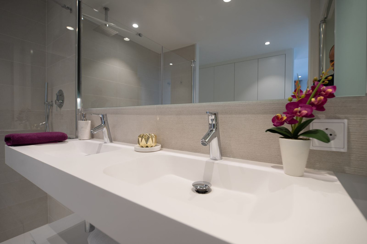 Se vende Apartamento Planta Media de 2 dormitorios en Costa Del Sol, Málaga, España