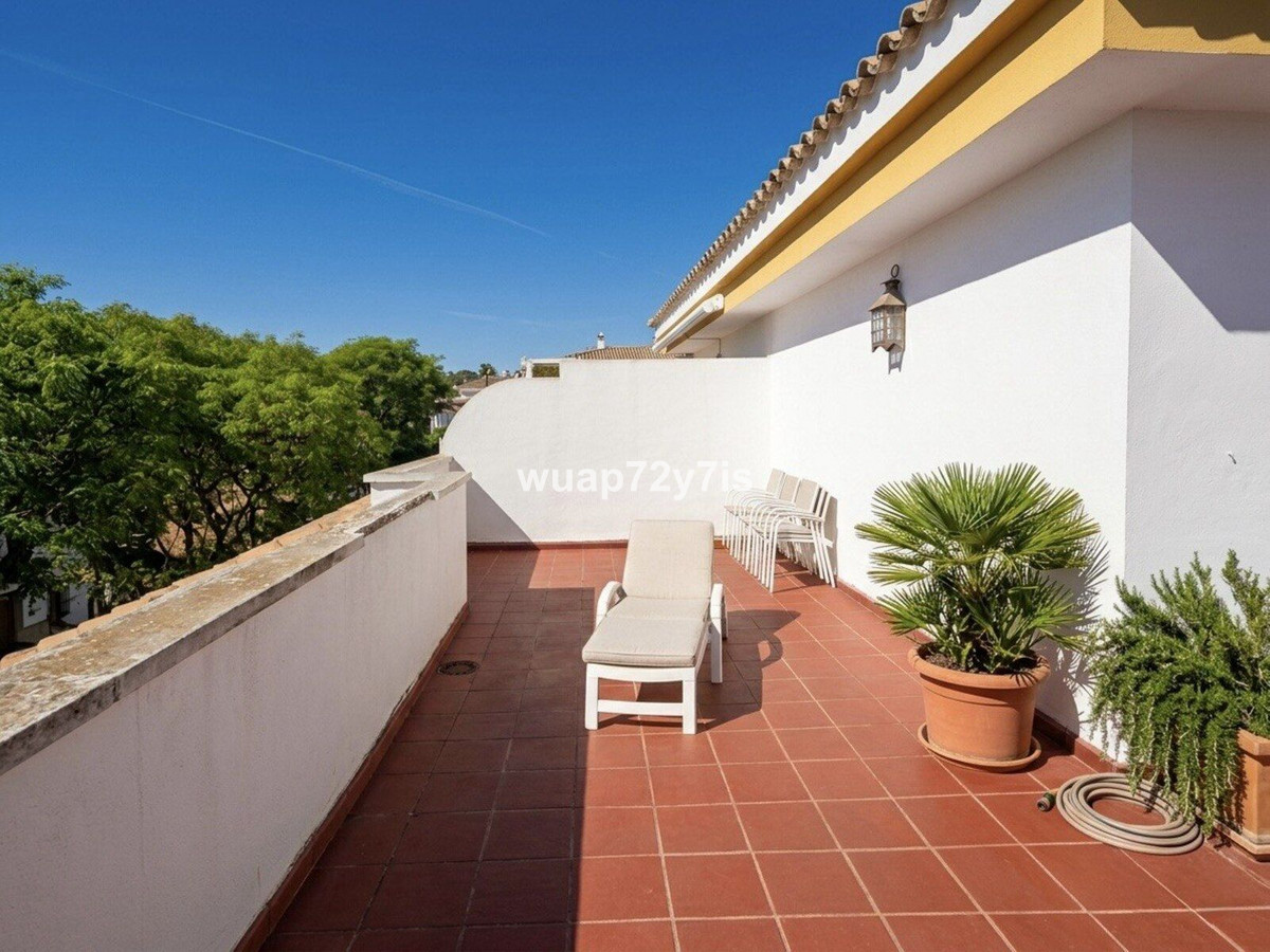 2 Bed Apartment for sale in Nueva Andalucía Costa Del Sol, Málaga, Spain