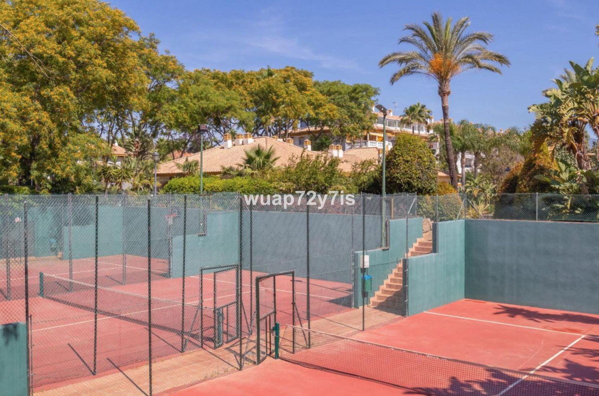 2 Bed Apartment for sale in Nueva Andalucía Costa Del Sol, Málaga, Spain